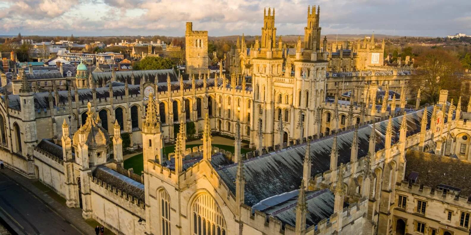 Город Оксфорд университет. Оксфордский университет и Кембриджский университет. Оксфордский университет Лондон. Оксфорд университет 1096.
