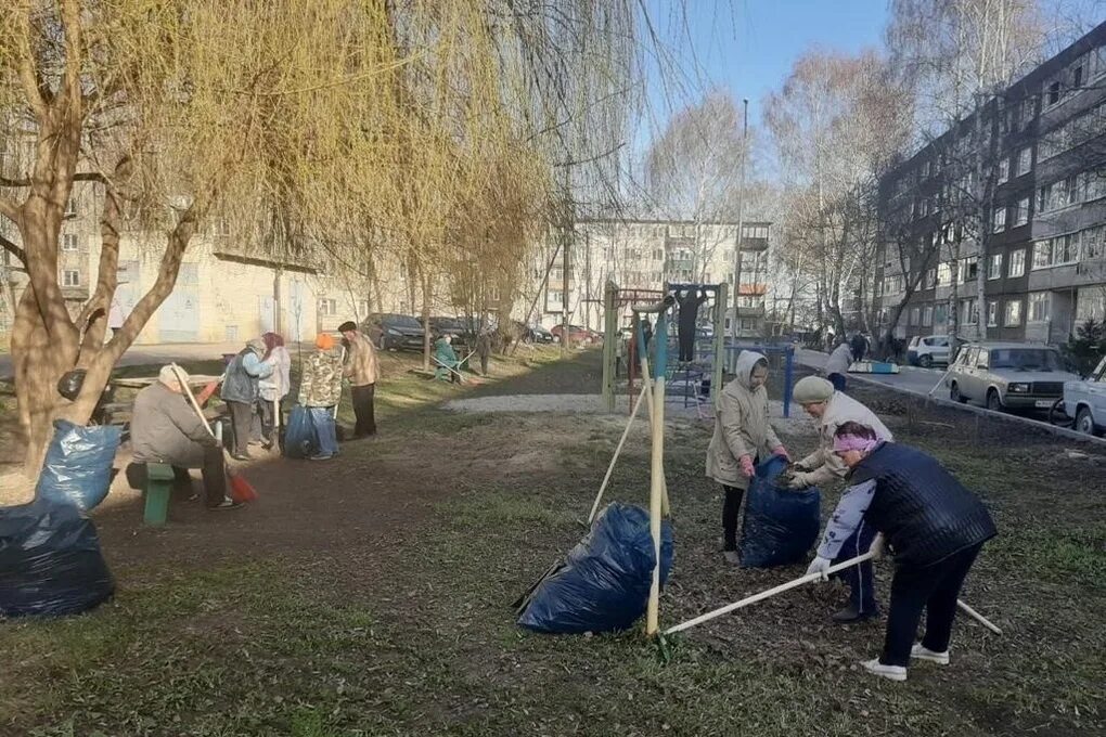 Спецдорсервис тамбов. Уборка города графики. Очистка дорожной полосы. Зимний транспорт. Мичуринск уборка улиц весной фото.