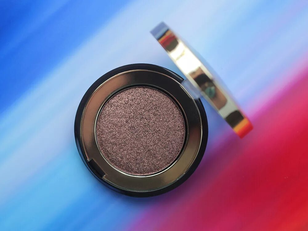 Pupa vamp eyeshadow. Pupa Vamp extreme 002 тени. Pupa Vamp extreme 005 тени. Pupa Vamp extreme тени. Pupa Vamp тени свотчи.