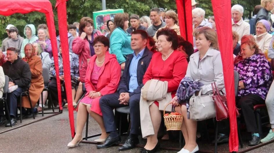 Фестиваль клубники. Фестиваль клубники в подозерском в 2022. Фестиваль клубники балаково 2022. День клубники в подозерском 2024. Клубника комсомольская.