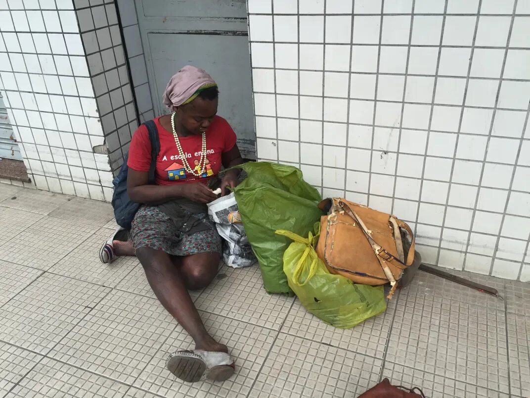 Homeless women. Prime poor girl homeless.