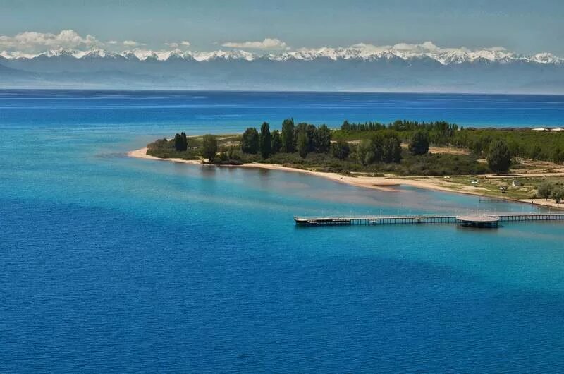 Озеро иссык куль и бишкек на карте. Иссык-куль киргизия. Киргизия озеро исыккуль. Природа кыргызстана иссык куль. Природа киргизии иссык куль.