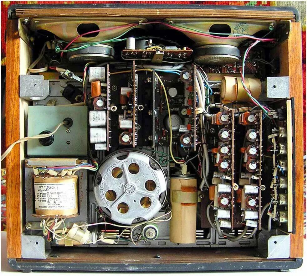 Катушечный магнитофон комета. Бобинный магнитофон нота 203. Катушечный магнитофон драгметаллы. Ломо вм 403. Катушечные магнитофоны нота-203.