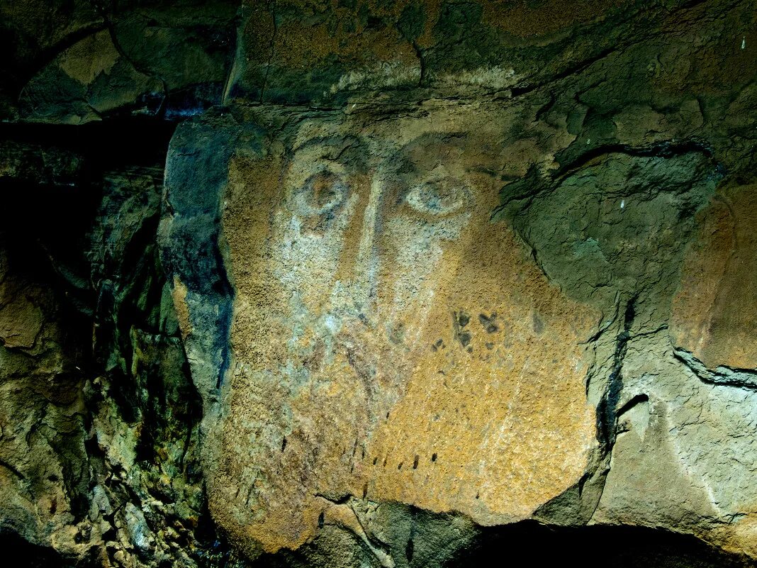 Лик христа на скале в карачаево черкесии. Нерукотворный лик христа в архызе. Лик христа архыз. Гора архыз лик христа. Нерукотворный лик христа в архызе.