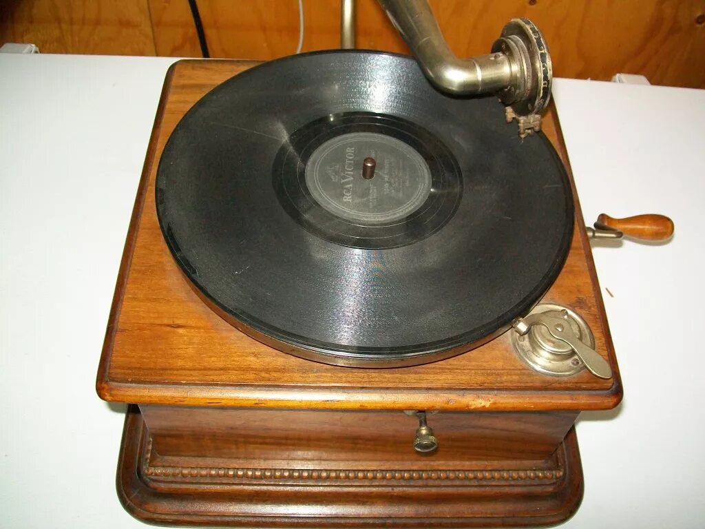 Grammofon Victrola. Патефон Victrola. Gramophone Odeon 5301. Фонограф. Фонограф первая запись