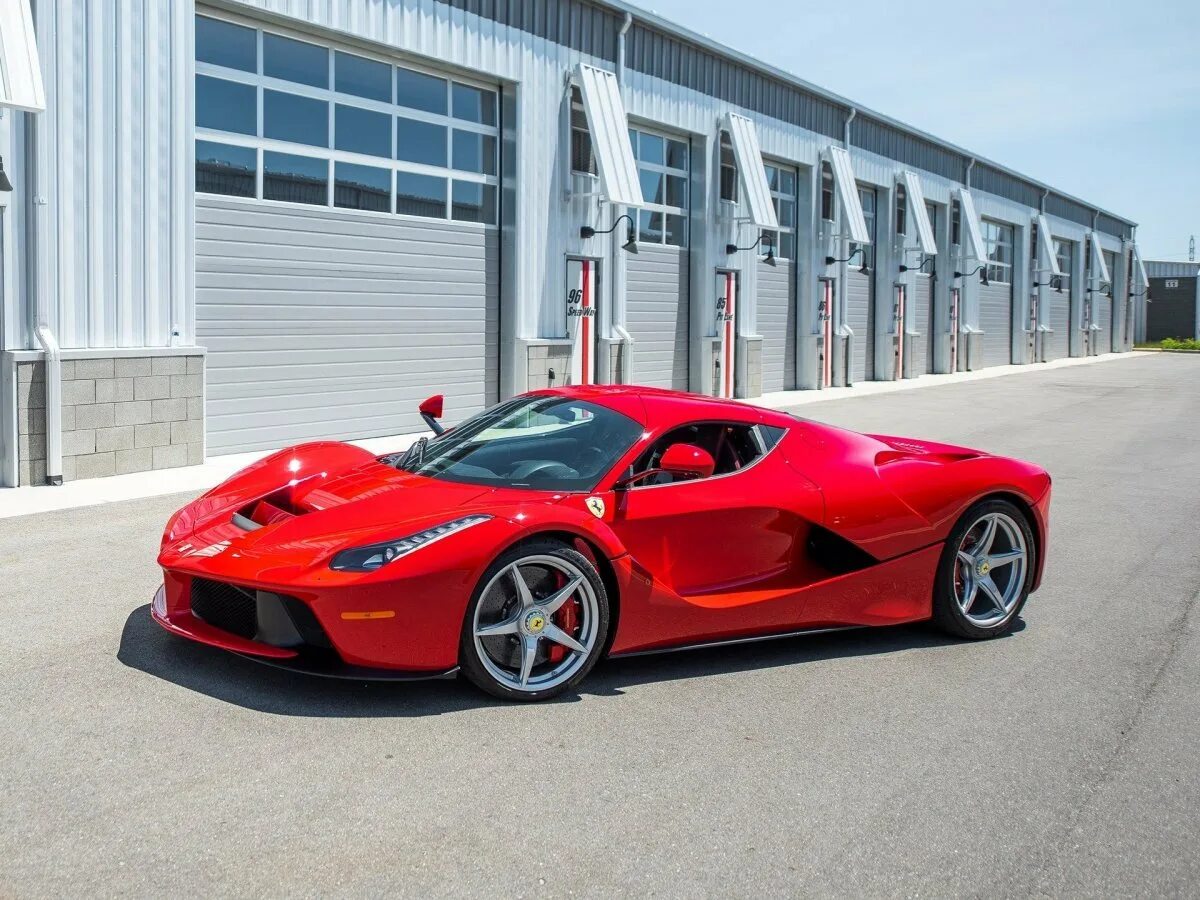 Ferrari strategy. Ferrari enzo 2002. Ferrari 458 москва. Феррари 812 суперфаст. Феррари 458.