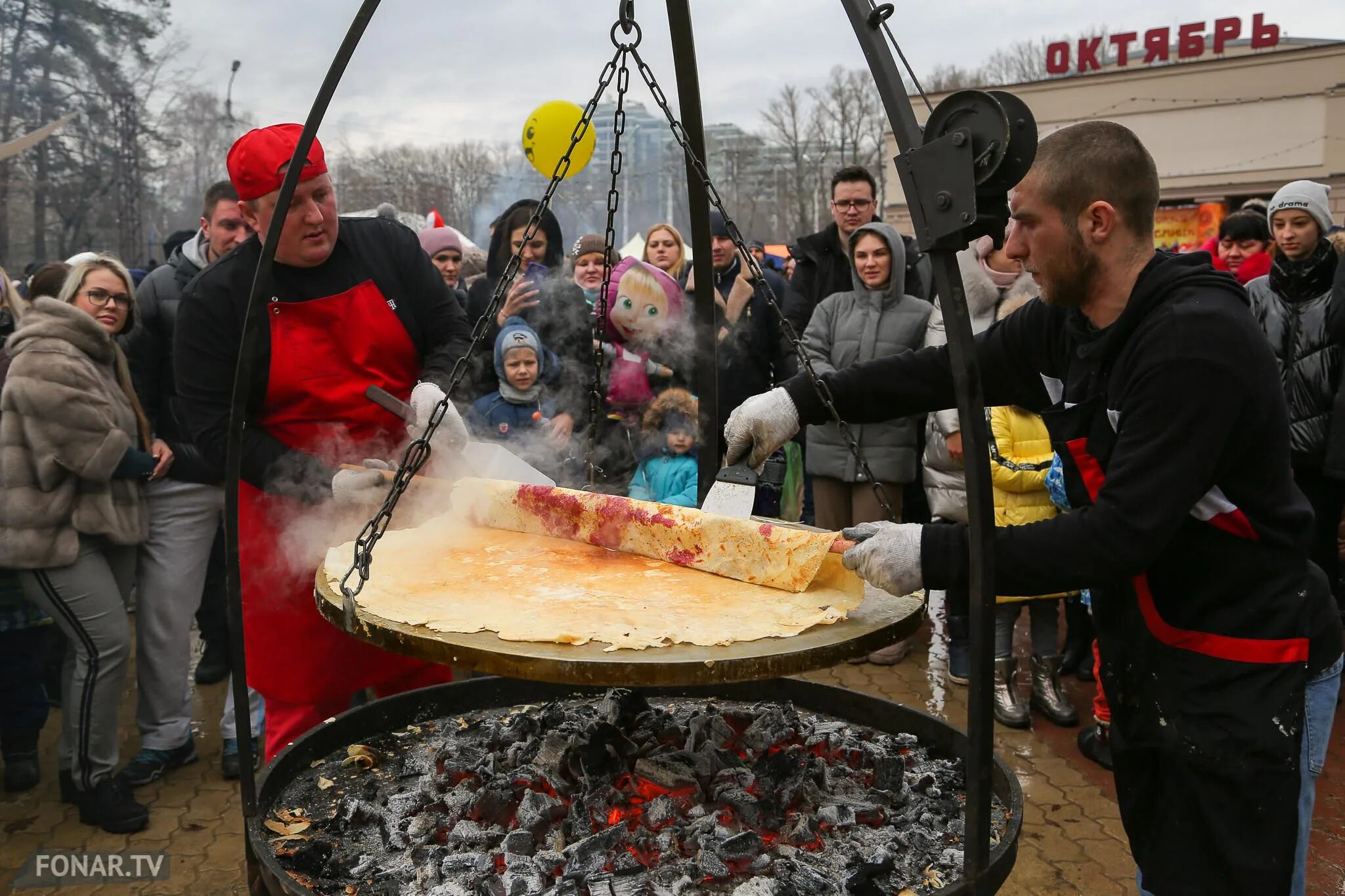 Масленица в 2024 в новосибирске программа. Самый большой блин. Самый большой блин на Масленицу. Масленица 24.