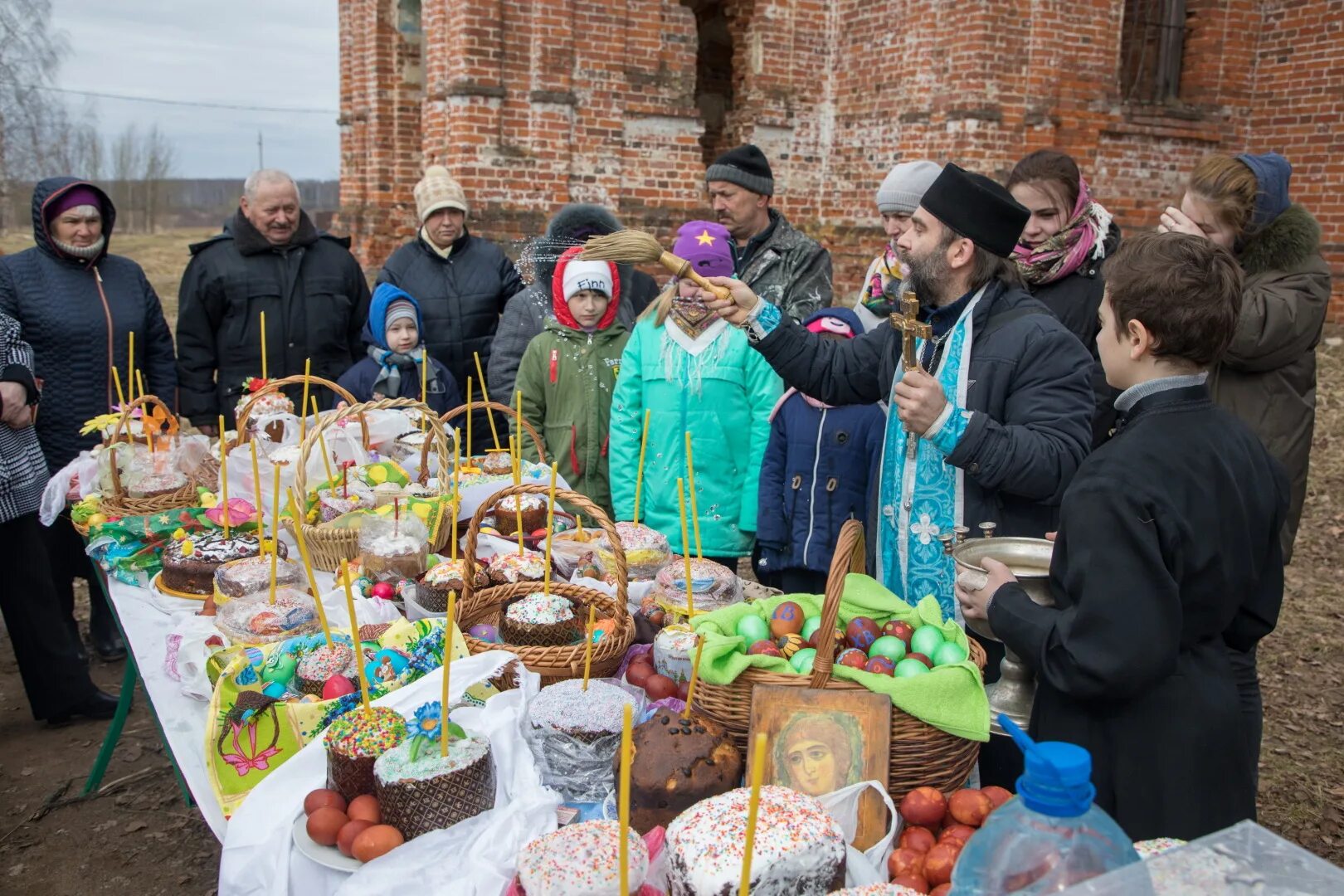 Какая сегодня пасха. Пасха храм. Пасха 2021. Православный кулич. Пасха в 2021 году.