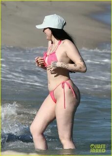 Noah cyrus in bikini