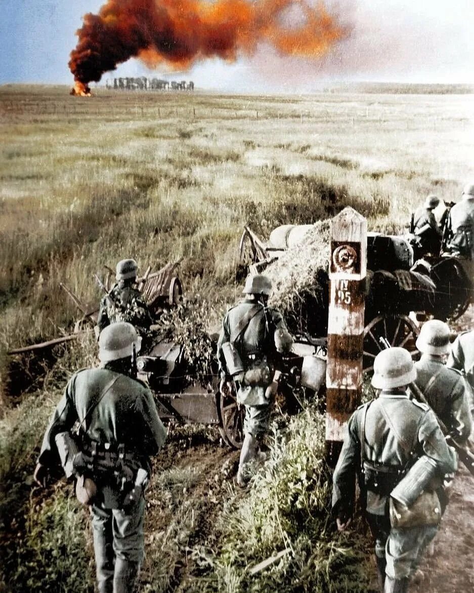 22 июня вторая мировая. Немецкие войска пересекают границу советского Союза 22 июня 1941 1941. Немецкие солдаты 22 июня 1941. 22 Июня 1941 немецкие войска пересекают границу. Нападение немцев на СССР 22 июня 1941.