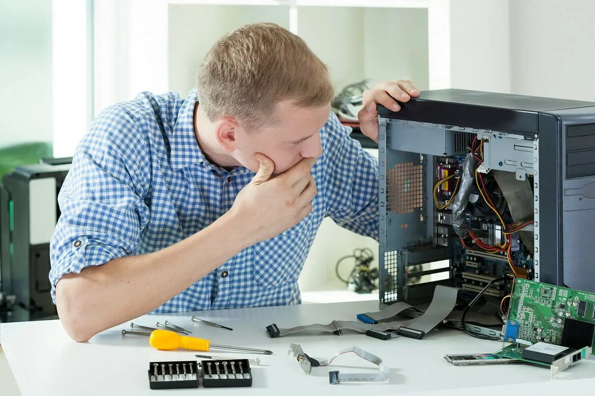 Users can repair the computer themselves. How to repair a computer. Компьютерный инженер девушка. Repair your computer. Users can repair the computer themselves.