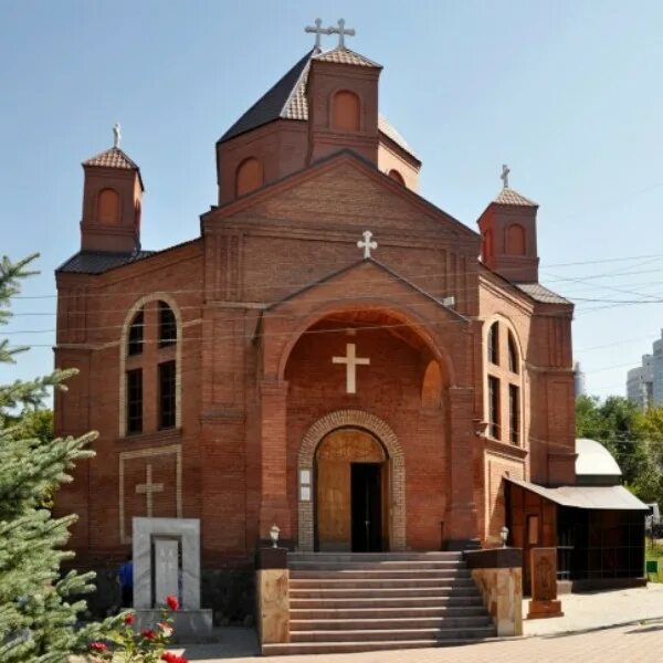 Армянская Апостольская Церковь Самара. Армянская Церковь Сурб-хач Самара. Церковь Сурб Саркис Адлер. Армянский Церковь Самара Самаре. Армянская апостольская церковь отличия