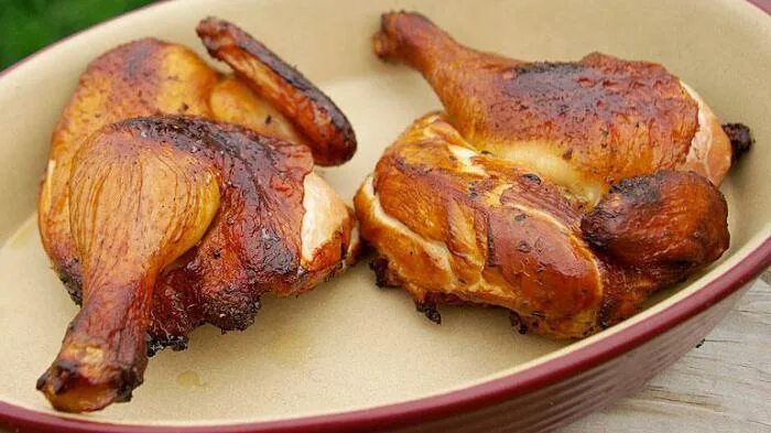 Сколько коптить курицу в коптильне горячего. Копченая курица. курица горячего копчения. коптильня для курицы. курица горячего копчения в коптильне.