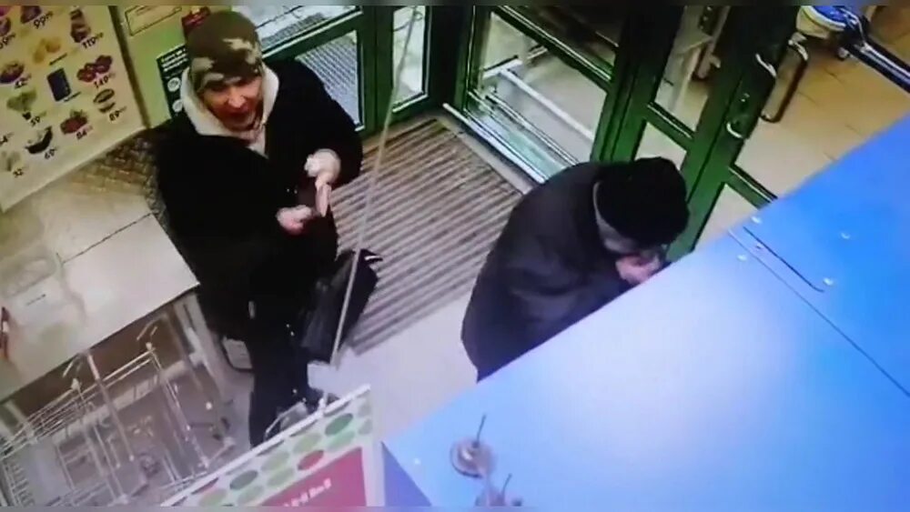 Напавший на девочку в Новосибирске. Анонимус набросился с ножом на бабушку.