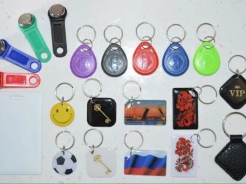 держатель домофонного ключа. ключи от домофона сделать москва. ключ домофонный ul0416. метаком ключ mf136p. магнитный брелок для домофона.