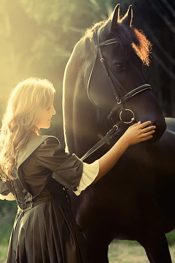 Девки и лошади. Девушка с лошадью. Девушка на коне. Девочка на лошади. Красивая девушка на лошади.