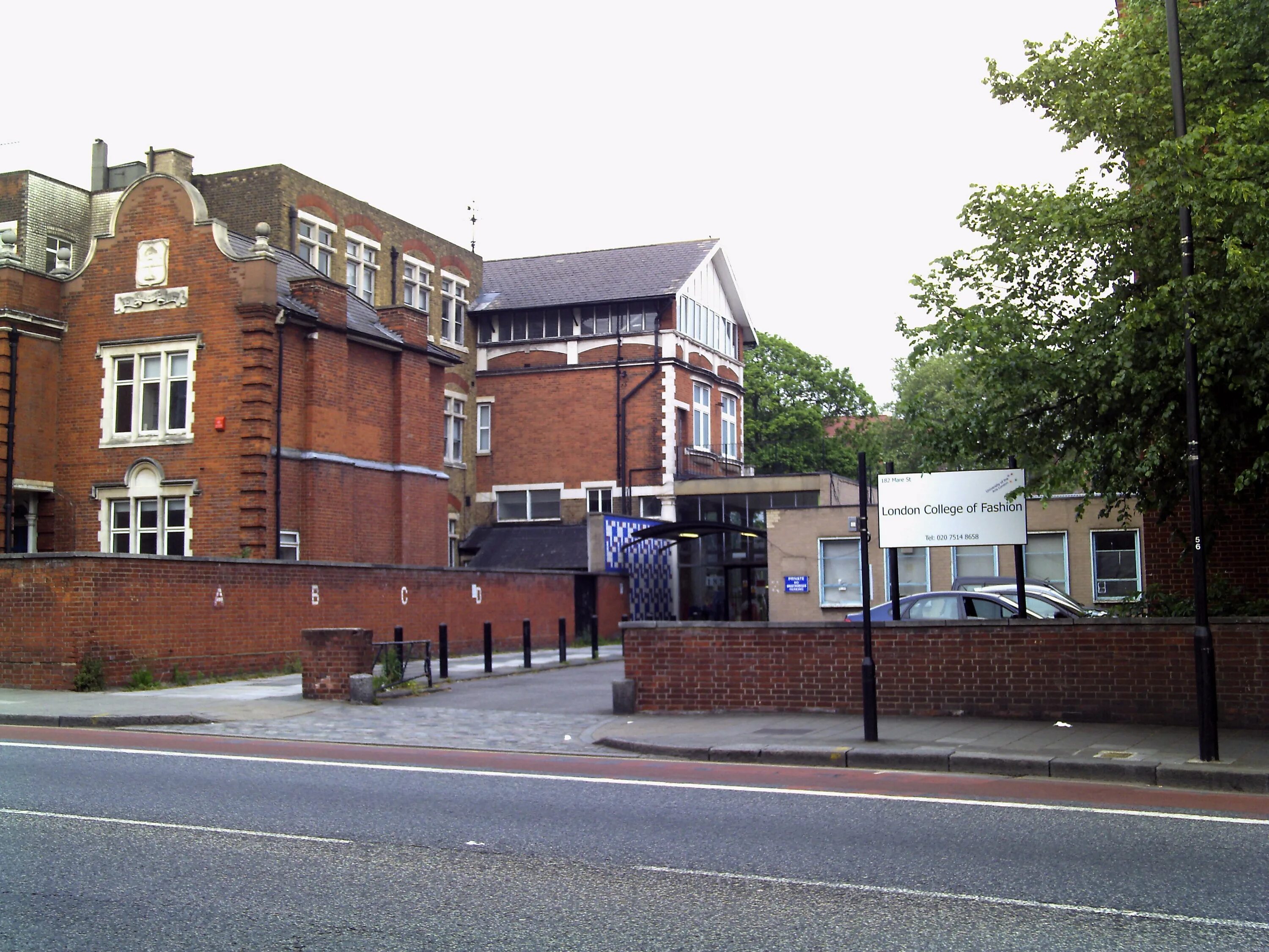 London College of Fashion (LCF, Лондон Колледж) (Лондон, Великобритания)