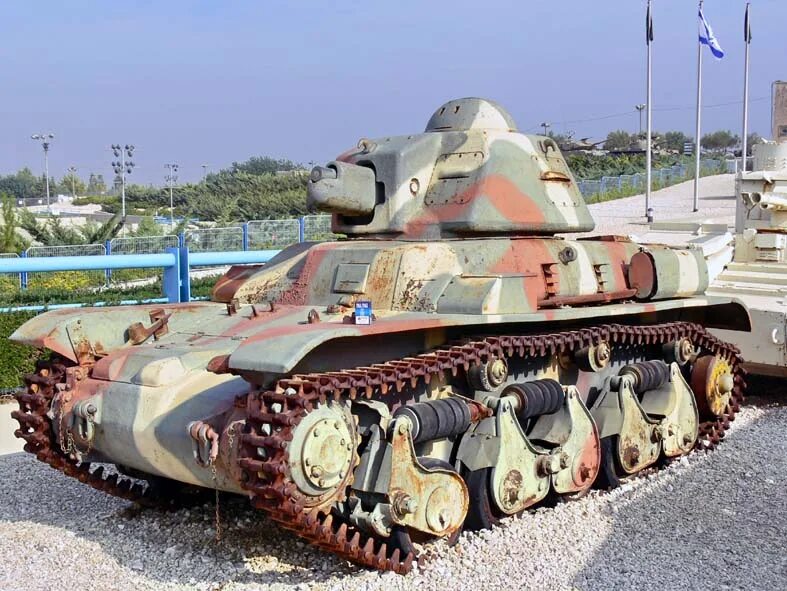 Танки румынии второй мировой. Танк р 1. Танк р 1. R-35 танк румыния. Praga ah-iv-r.