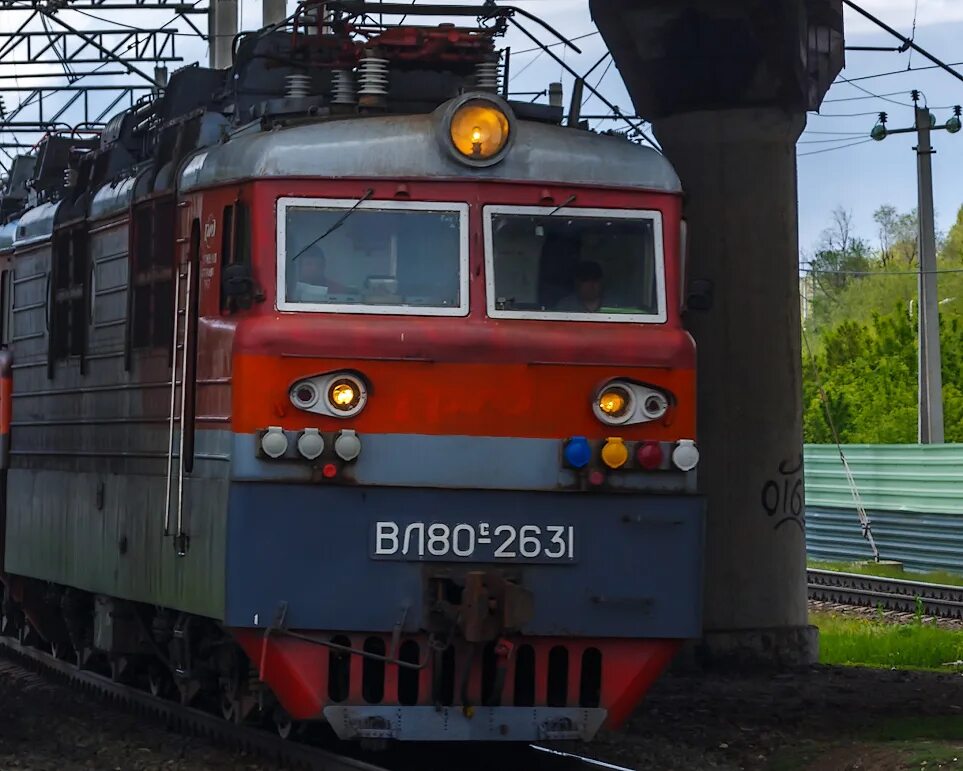 Особенности электровоза. Пароэлектровоз. Фото колес Локомотива вл 80.