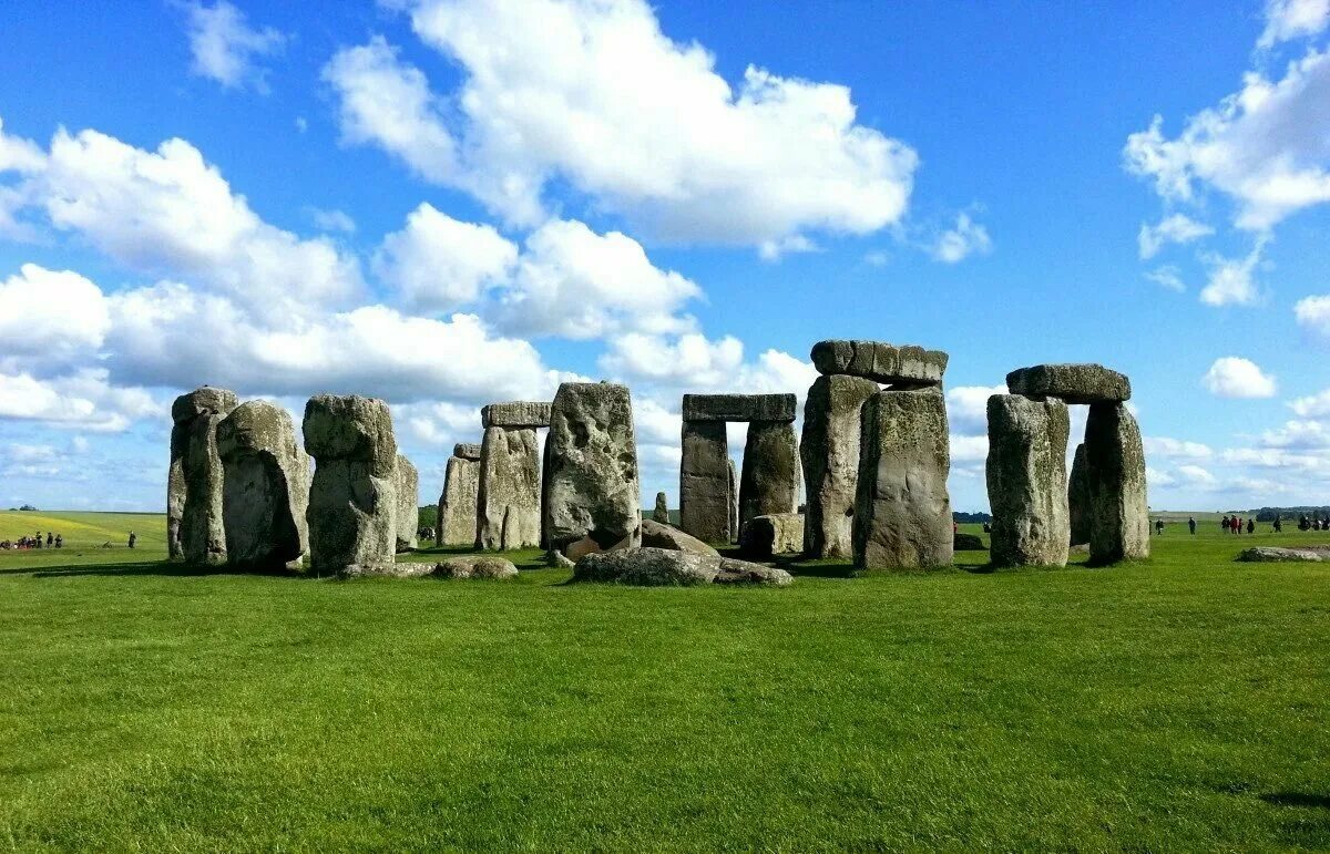 Stonehenge is perhaps the worlds. Кромлех Стоунхендж. Мегалитические памятники Стоунхендж. Стоунхендж близ Солсбери. Кромлех.. Стоунхендж храм.