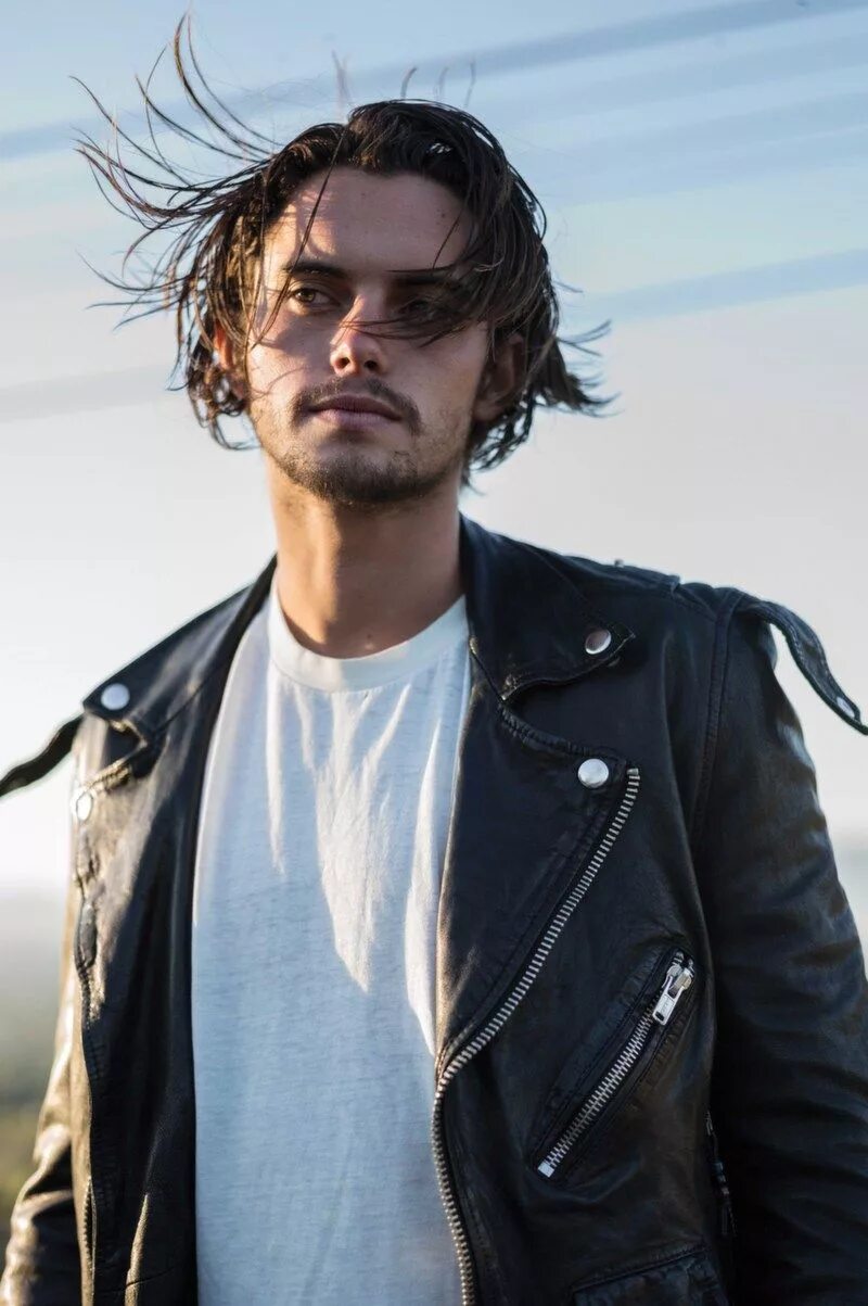 Мокрые волосы мужчины. Дилан скейтер. Дилан Райдер скейтер. Dylan Rieder скейтбордист.