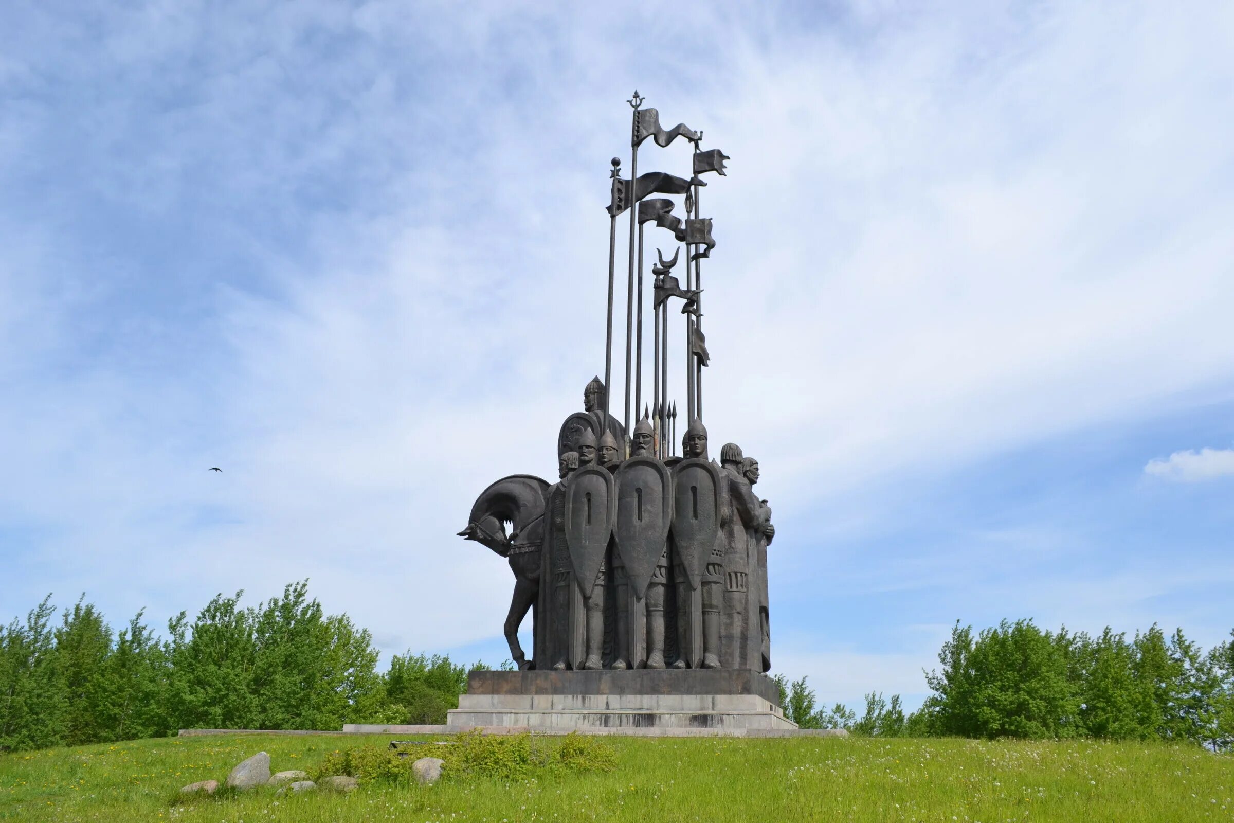 Памятник невскому в пскове на чудском озере. Мемориал александру невскому и его дружине в пскове. Памятник александру невскому в пскове. Памятник александру невскому на чудском озере. Памятник александру невскому в пскове на чудском озере.