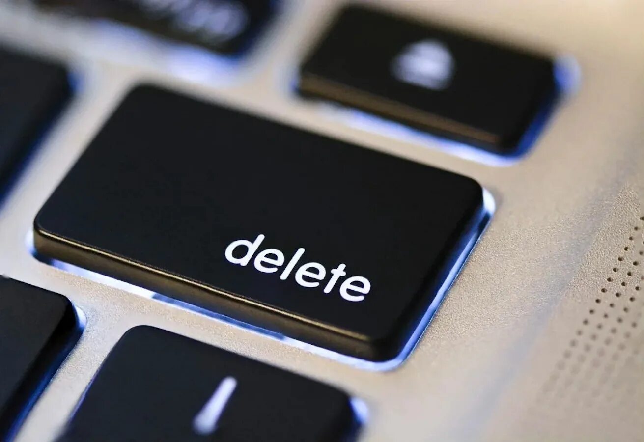 Клавиша delete удаляет. Кнопка делит. delete (клавиша). клавиша делит. делете на клавиатуре.