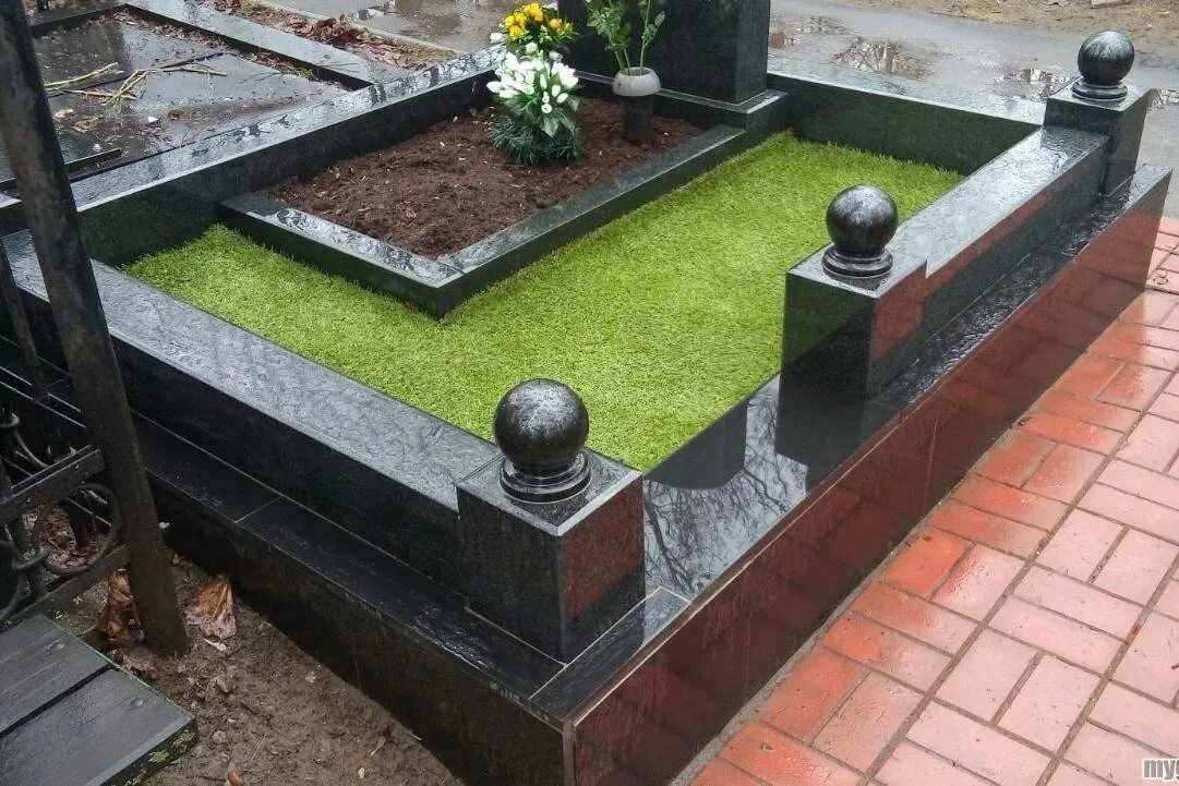 Гранитный поребрик на могилу 2х2. Цоколь на могилу литьевой гранит 003. Гранитное ограждение могил на кладбище. Ограда гранитная, модель dnf-002. Цоколь гранитный мансуровский кладбище.