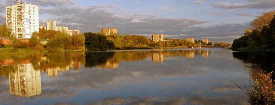 Вода пушкино московской области. Река Серебрянка в Пушкино. Мост Пушкино серебряну. Город Пушкино Серебрянка набережная. Пушкино река Серебрянка пляж.