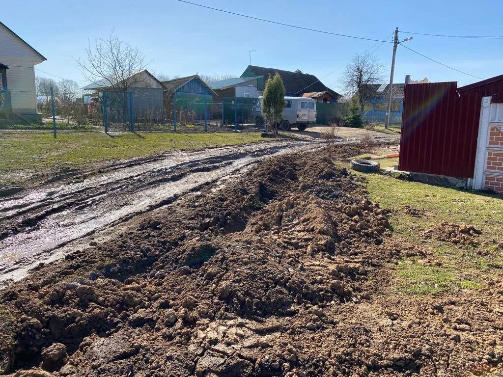 Случай в деревне 2. Дорога в деревне. Деревенская дорога. Дорога в деревне фото. Дорога в деревню фото апрель.