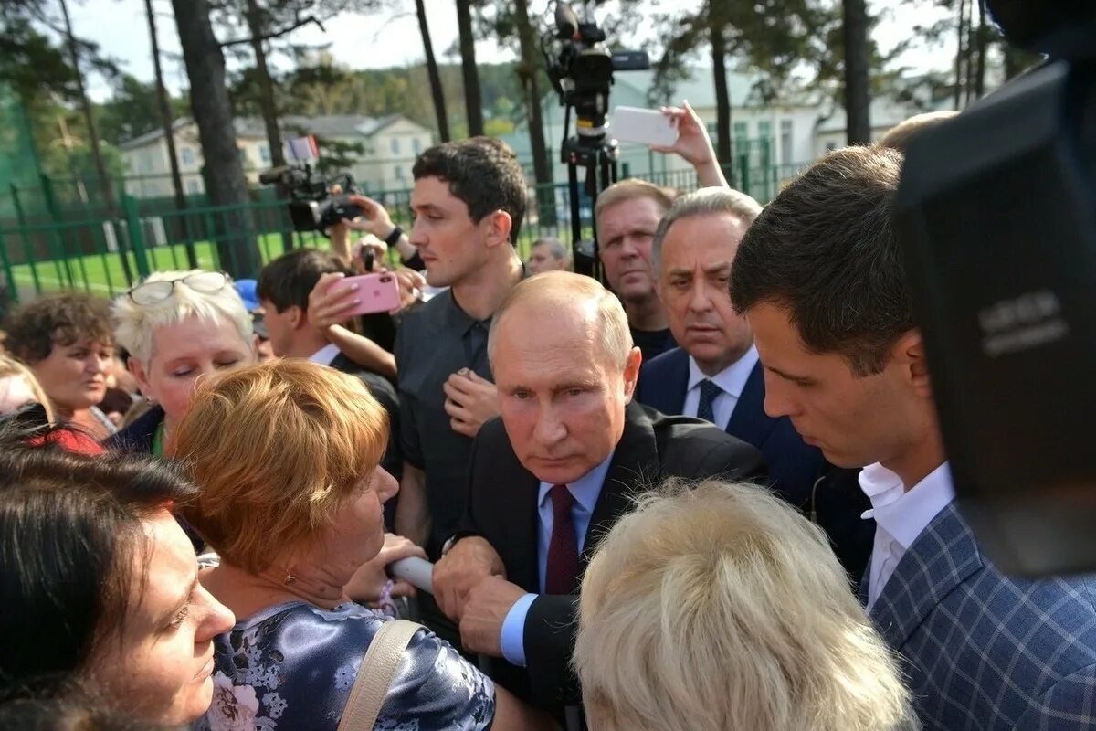 Последние новости в россии и мире мк. Встреча Путина с народом. Встреча Путина с жителями Иркутска.