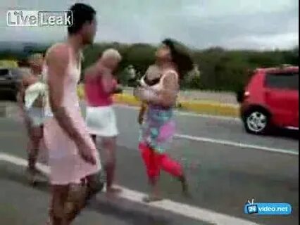 Прилюдно видео девушка