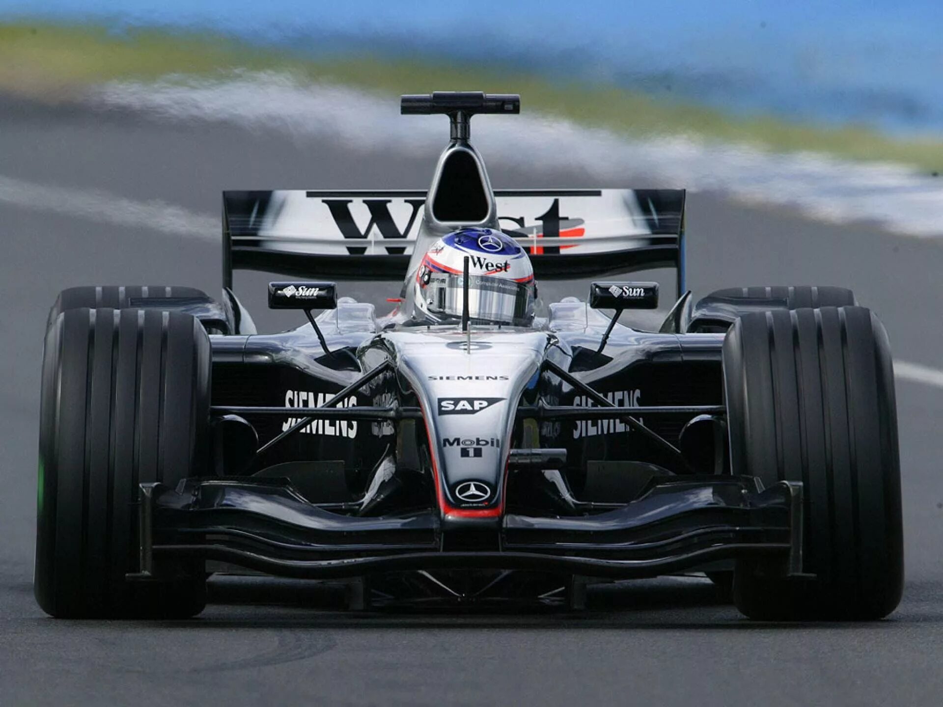 F w 18. MCLAREN f1 1999. Mercedes MCLAREN f1. MCLAREN f1 2004. Кими Райкконен 2004.