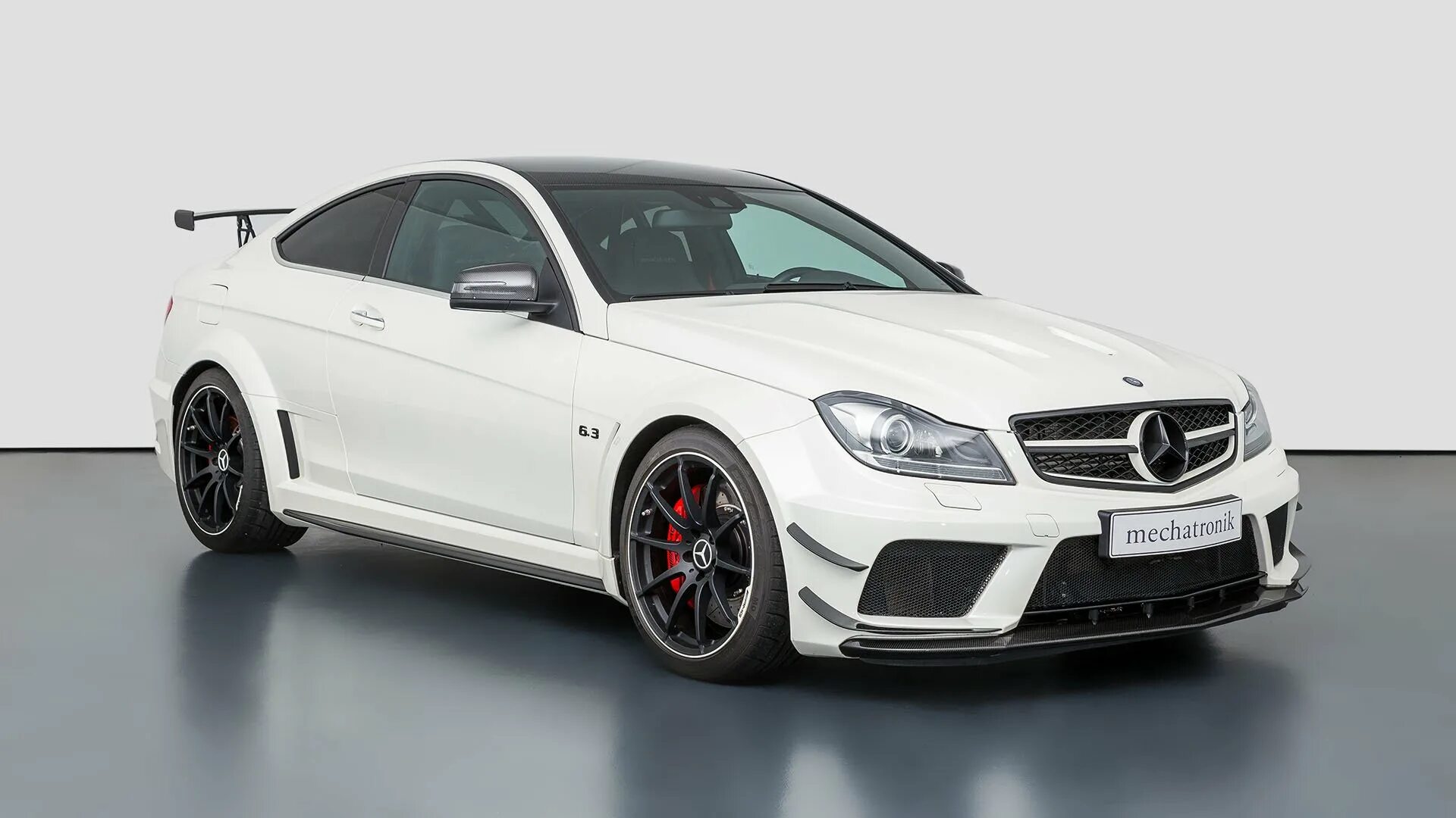 Класс 63. Мерседес-Бенц c63 AMG. Mercedes c63 AMG 2012. Mercedes Benz c63 AMG 2012. Мерседес АМГ 63.