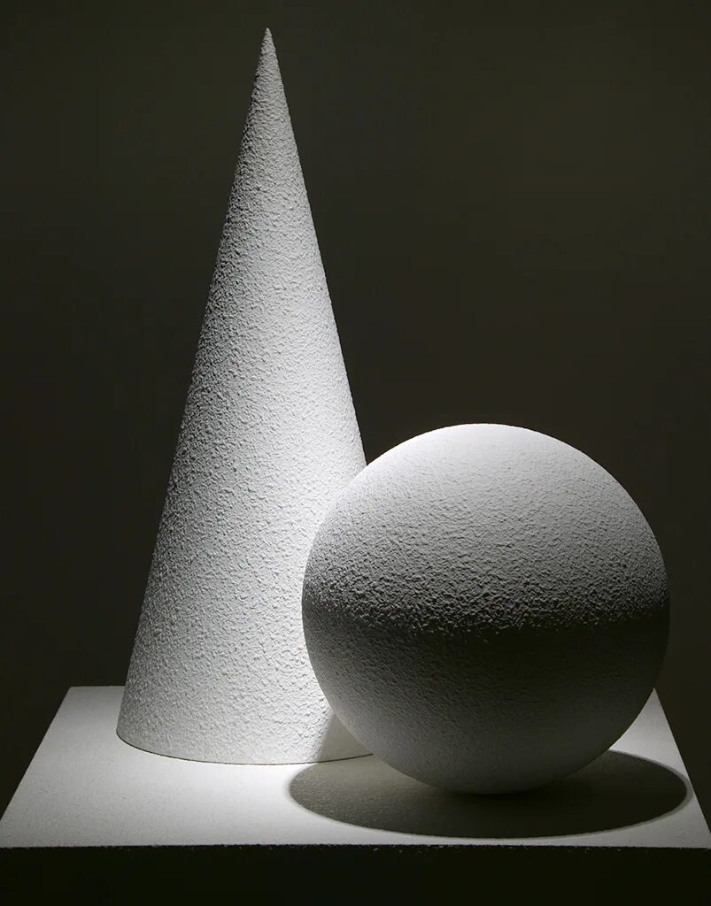 Куб в конусе. Кубы в коническом треугольнике. Конус карандашом. Куб вписан в конус высотой 4. Куб вписанный в конус.