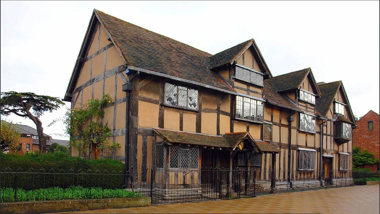 Stratford upon avon shakespeare. Стратфорд дом Шекспира. Дом-музей Шекспира Англия. Музей Шекспира в Стратфорд-на-Эйвоне. Стратфорд-апон-эйвон Шекспир.