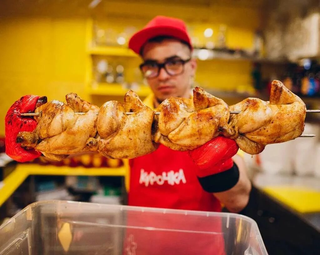 Советская курица на прилавке. Дефицит куриного мяса. Курица на мангале. Курица на прилавке. Курицы красноярска.