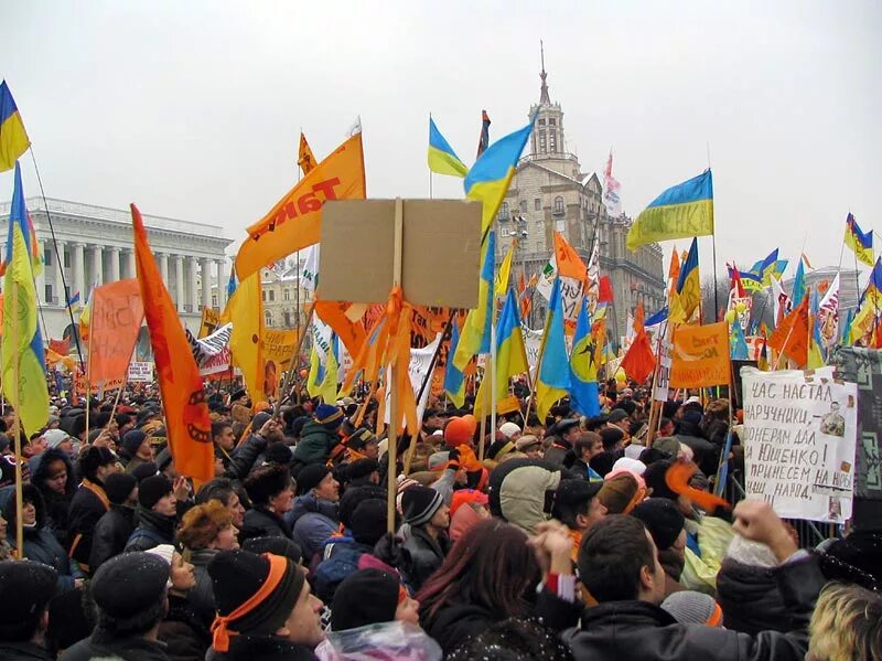 Orange revolution. Помаранчевая революция Майдан Киев 2004. Оранжевая революция Майдан. Оранжевая революция Янукович. Цветная революция в Украине 2004.