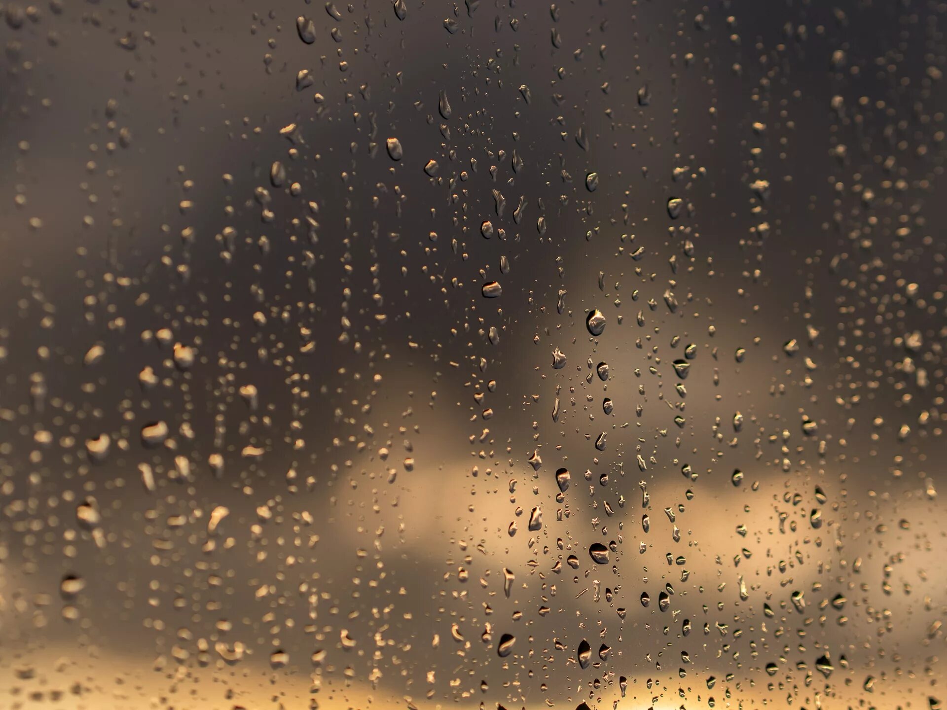 Запотевшее стекло дождь. Дождевые капли на стекле. Мокрое стекло. Мокрое стекло для фотошопа. Текстура мокрого стекла.