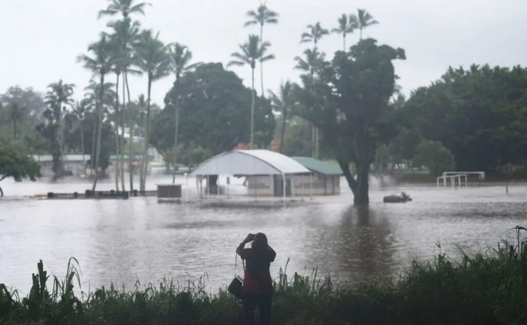 После долгих дождей. Гавайи ураган. Гавайские острова осадки. Гавайи дождь. Дождь на Гавайских островах.