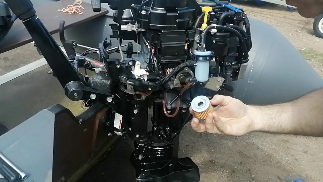 9. Потемнело окошко уровня масла suzuki df 2. Сузуки дф 15. Масло для лодочного мотора тохатсу 4 такта. Редуктор лодочного мотора сузуки 2.
