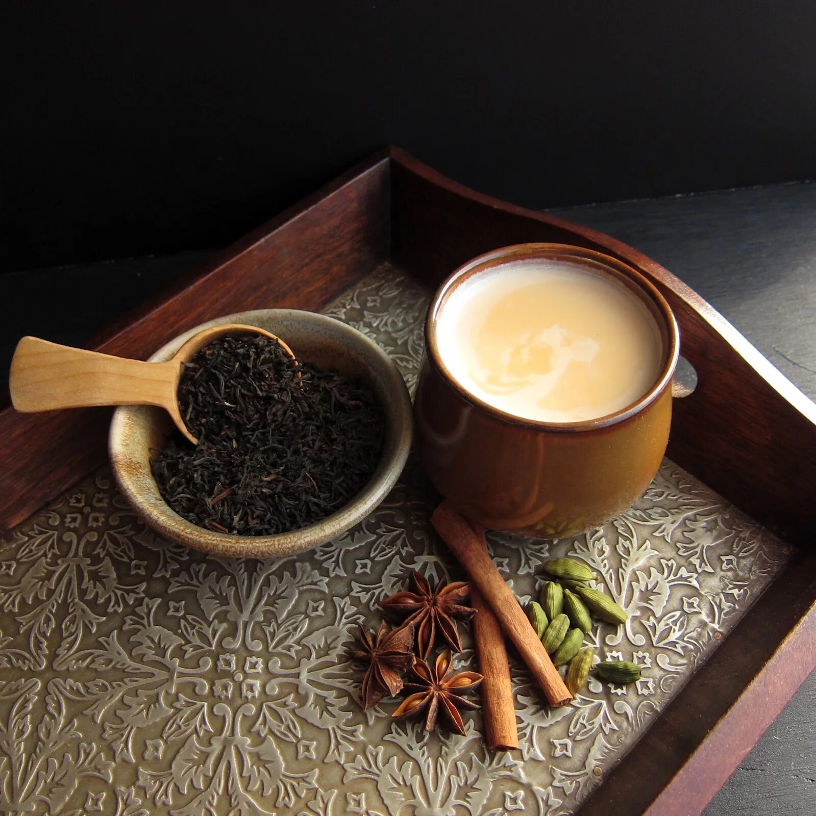 Индийский чай рецепт. Чай индийский "масала". Пряный чай масала. Масала чай латте. Чай со специями - масала.