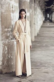 The row история