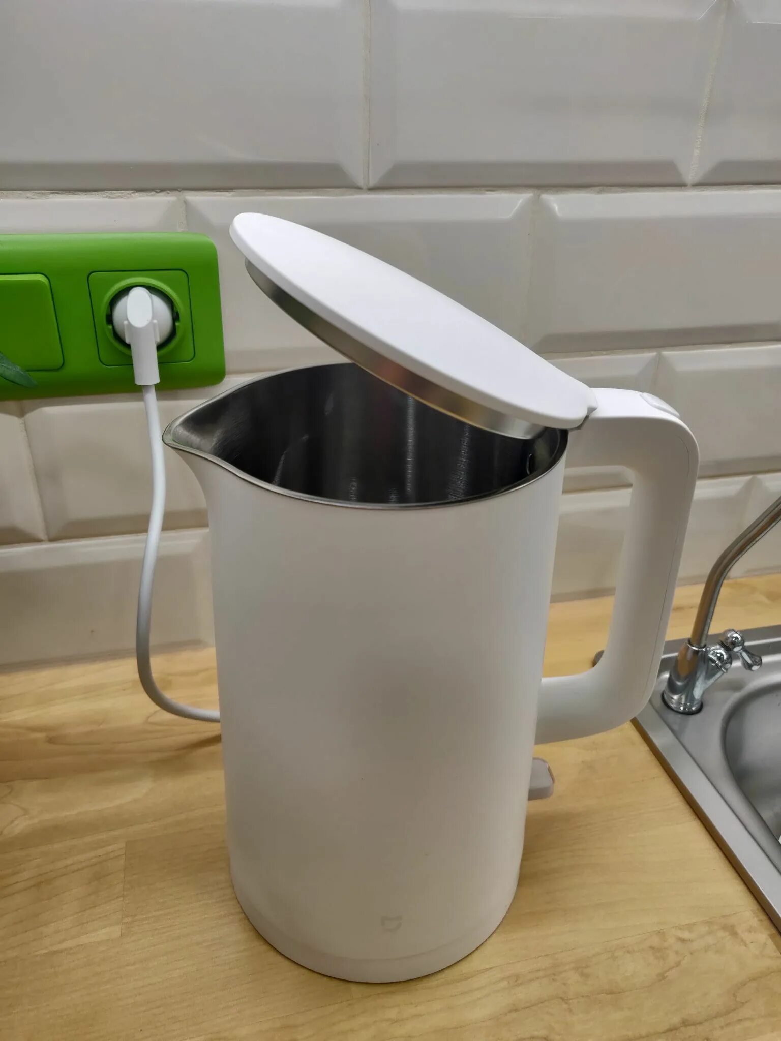 Чайник 0.5 литра купить. Чайник Xiaomi mi Electric kettle. Xiaomi mi Electric kettle 2. Чайник Xiaomi mi Electric kettle 2. Xiaomi чайник Xiaomi Qcooker Electric kettle.