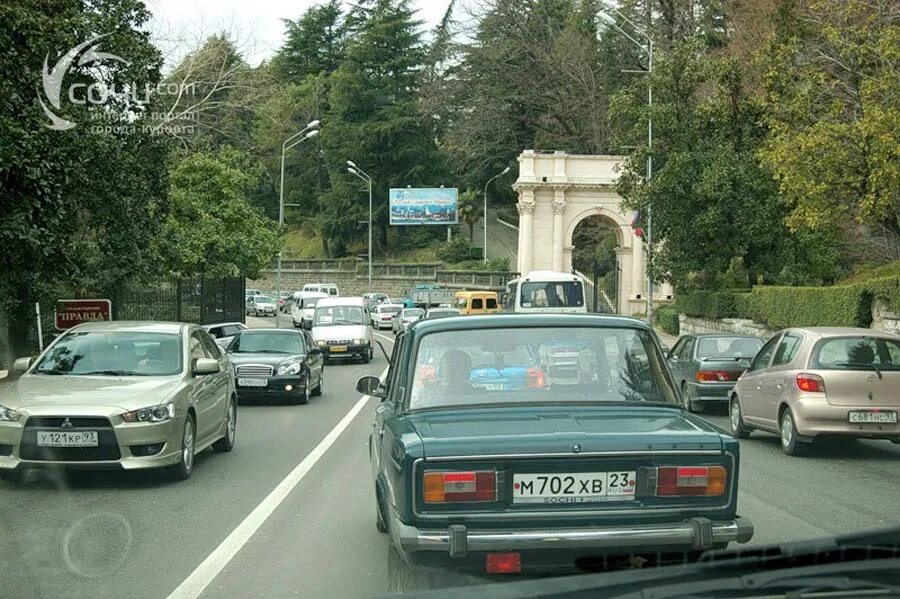 Сочи крутые авто. Сочи не приезжайте на автомобилях. Сек Сочи машины. Въезд в Сочи на автомобиле зимой.