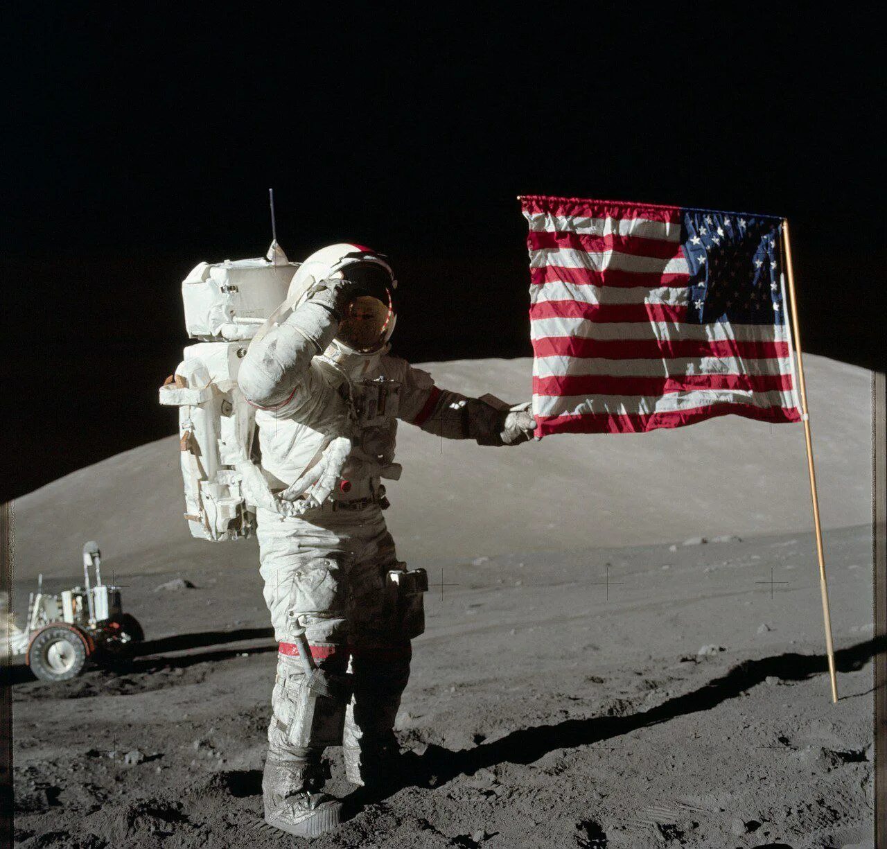 Первые американские космические полеты. Аполлон 17 Юджин Сернан. Человек на Луне Аполлон 11. Миссия Аполлон 17. Юджин Сернан на Луне.