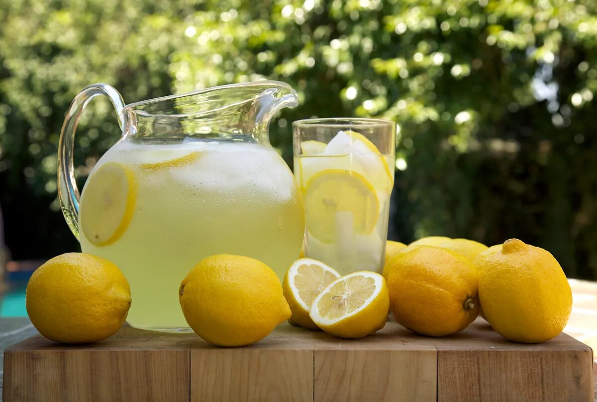 Вода лемон лемон. Limonata. лимонад лемонс. лимонный напиток турецкий лимонад. лимонад из лимона.