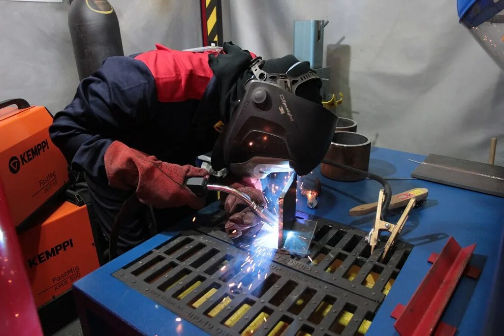 Неразрушающий контроль дефектоскопия. Проверить сварщика. Проверить сварщика. Контроль сварных швов внешним осмотром. Визуальный метод неразрушающего контроля.