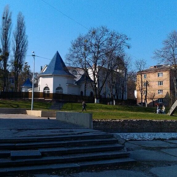 Киевская область город вышгород улица октябрьская 59 фото. Вышгород фото города. Выргород магазин. Вышгород киевская область май 2024 фото. Вышгород сейчас.