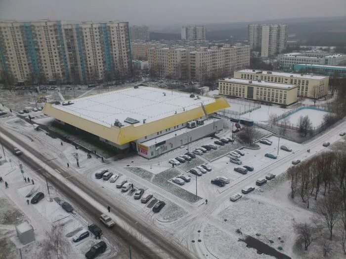 Камера фестивальный. Фестивальный сквер москва. Торговый центр фестивальный ясенево. Бульвар фестивальный сверху. Уличная сцена с навесом.